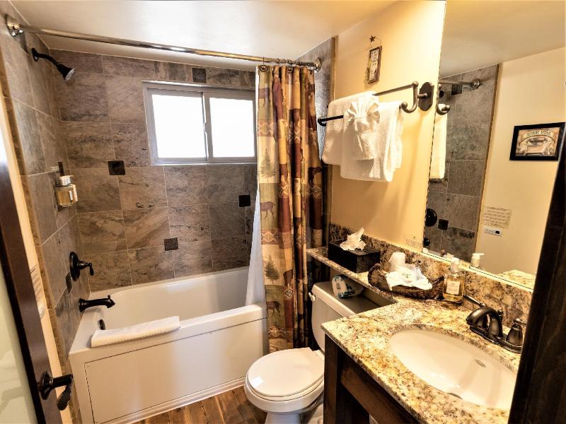 Cedar Glen Lodge image
