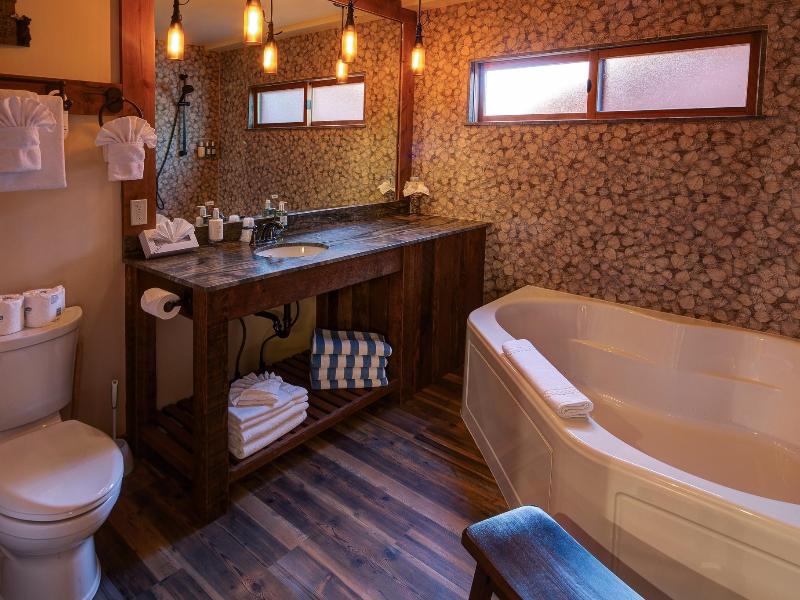 Cedar Glen Lodge image