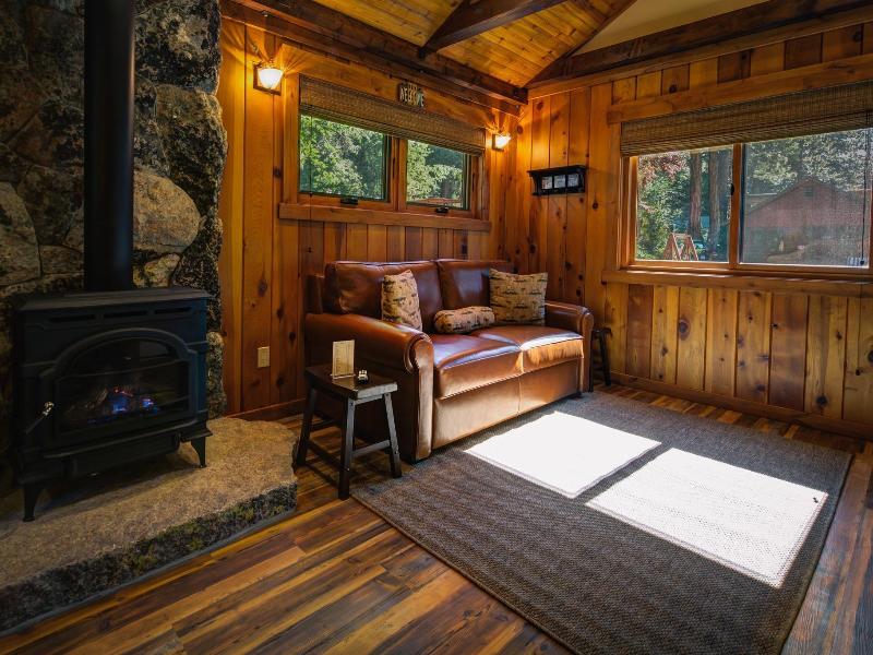 Cedar Glen Lodge image