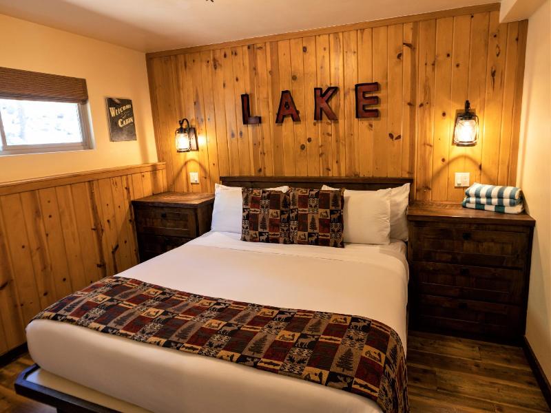 Cedar Glen Lodge image