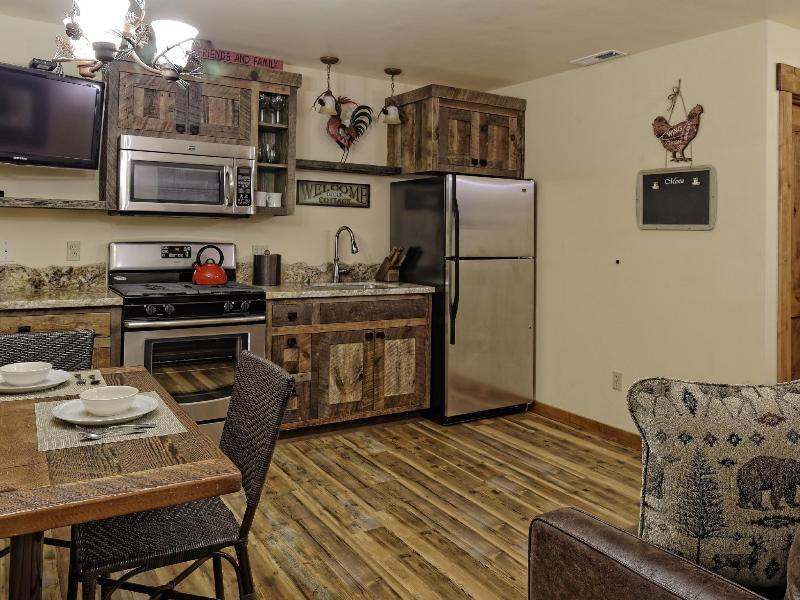 Cedar Glen Lodge image