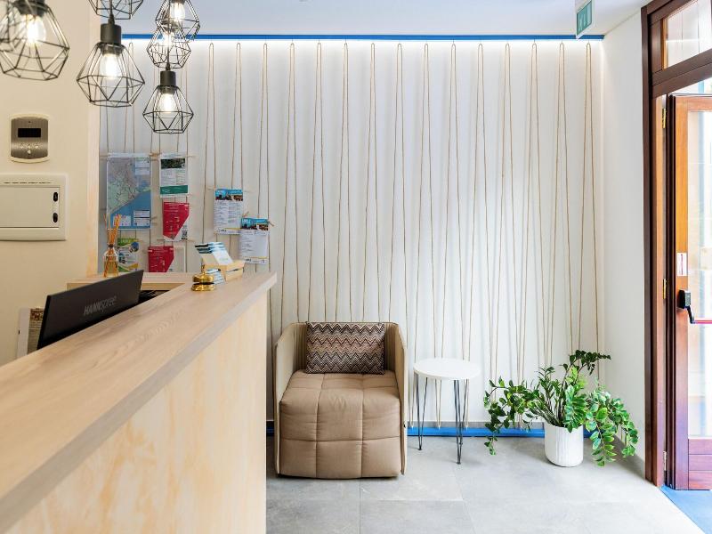 Hotel Regina image
