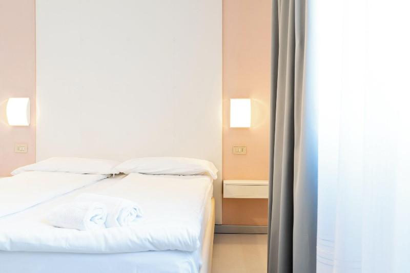 Hotel Regina image