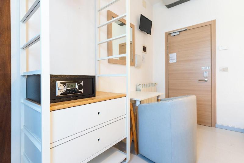 Hotel Regina image