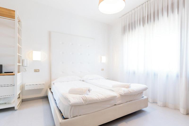 Hotel Regina image