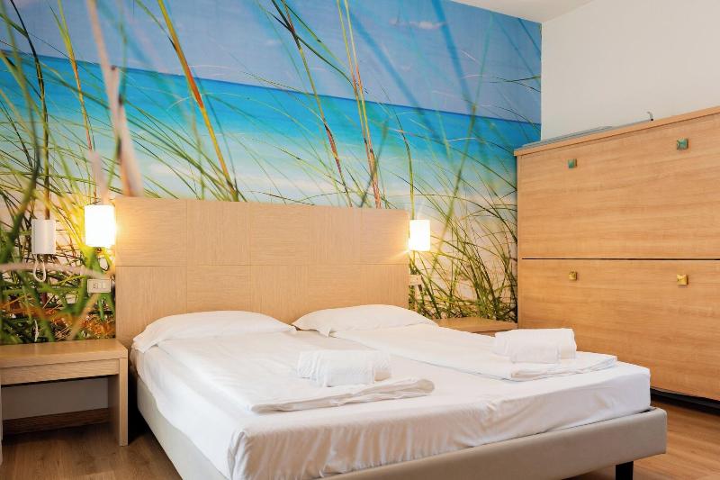 Hotel Regina image