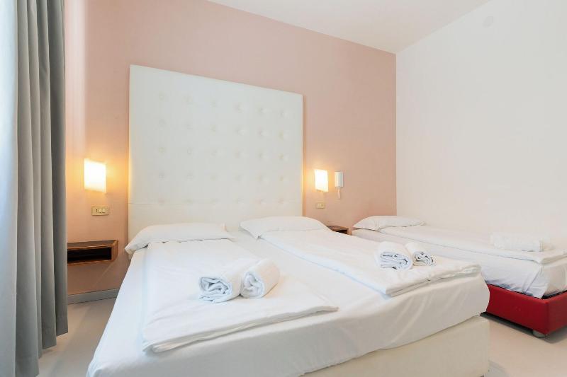 Hotel Regina image