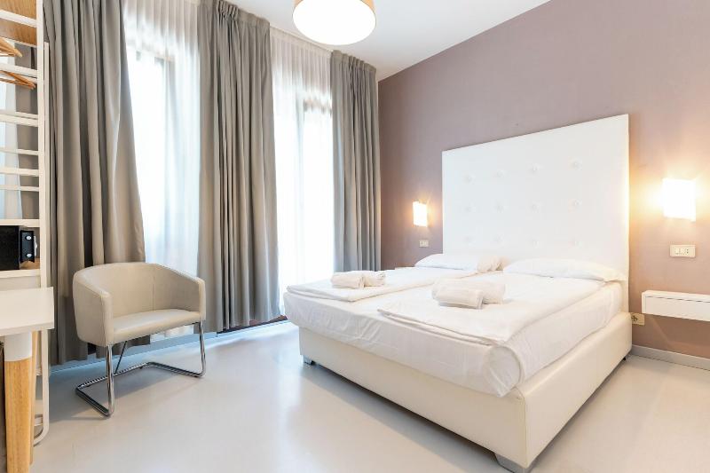 Hotel Regina image