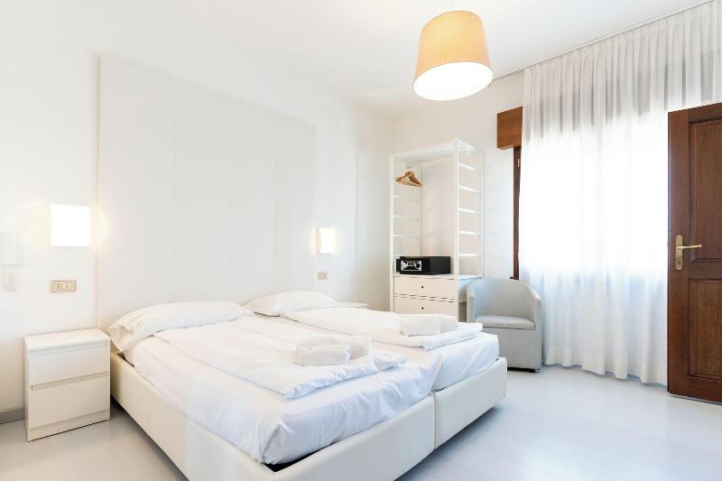 Hotel Regina image