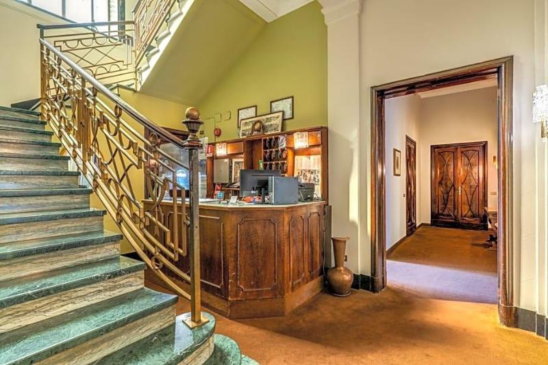 Hotel Apollo image