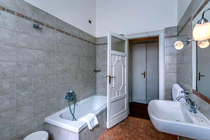 Hotel Apollo image