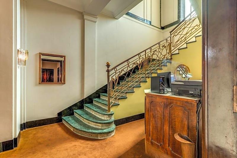 Hotel Apollo image