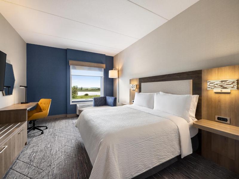 Holiday Inn Express Strathroy An Ihg Hotel image