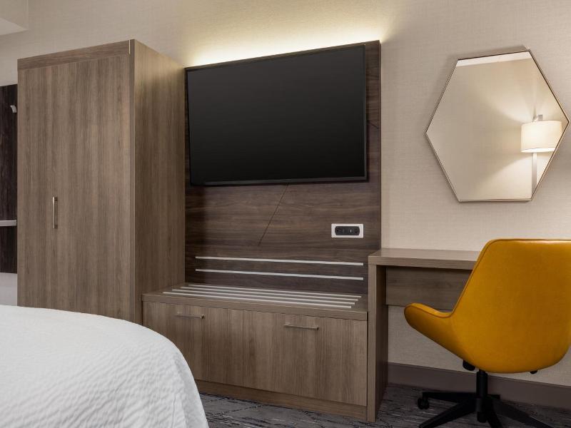 Holiday Inn Express Strathroy An Ihg Hotel image