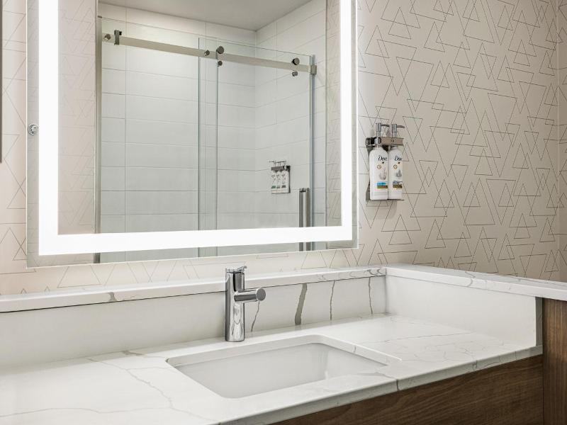 Holiday Inn Express Strathroy An Ihg Hotel image