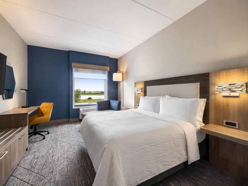 Holiday Inn Express Strathroy An Ihg Hotel image
