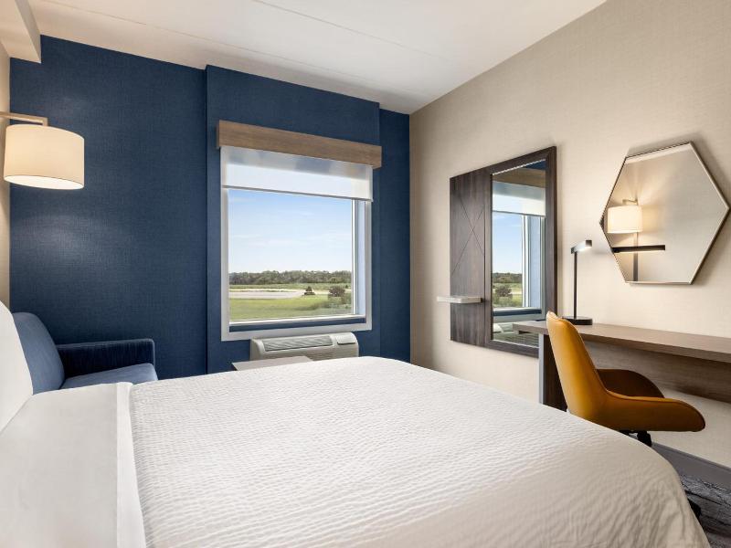 Holiday Inn Express Strathroy An Ihg Hotel image