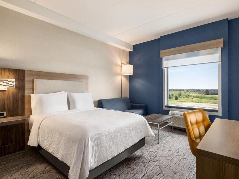 Holiday Inn Express Strathroy An Ihg Hotel image