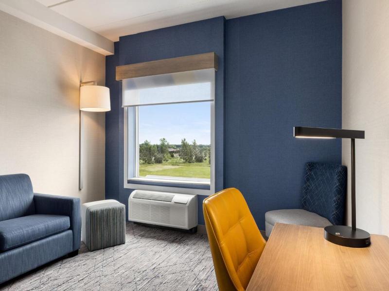 Holiday Inn Express Strathroy An Ihg Hotel image