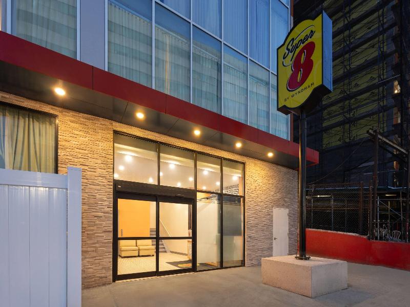 Super 8 By Wyndham Bronx Near Stadium image