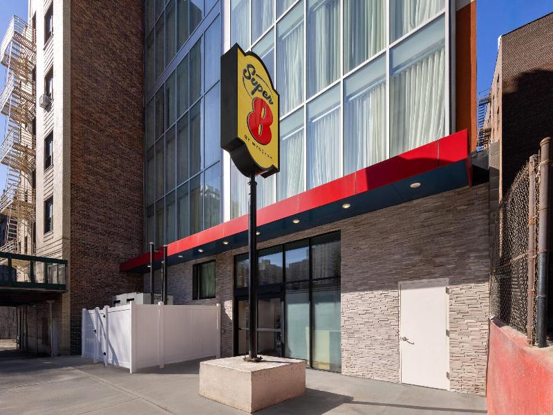 Super 8 By Wyndham Bronx Near Stadium image