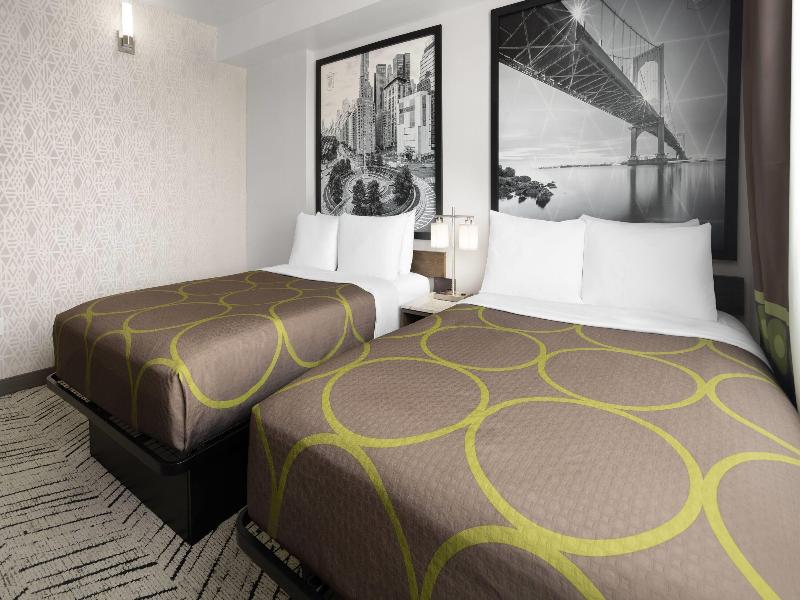 Super 8 By Wyndham Bronx Near Stadium image