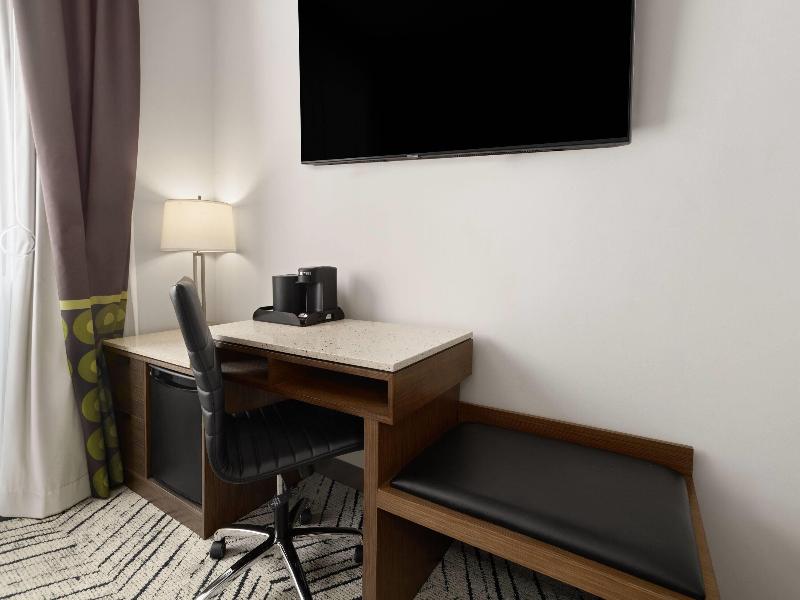 Super 8 By Wyndham Bronx Near Stadium image