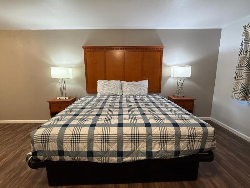 Budget Inn Bend image