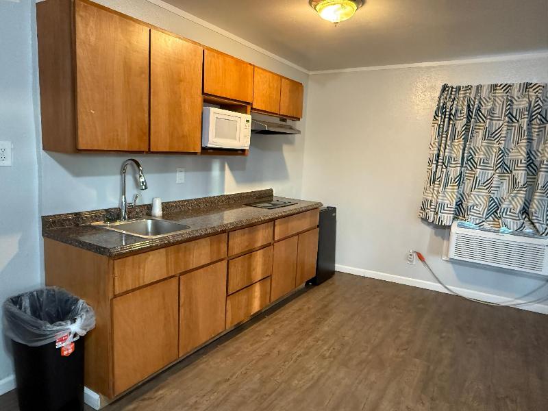 Budget Inn Bend image