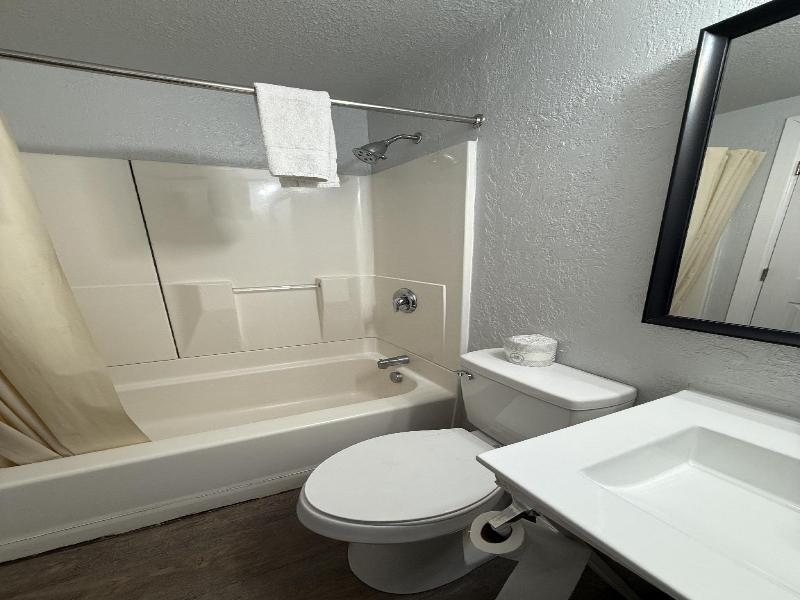 Budget Inn Bend image