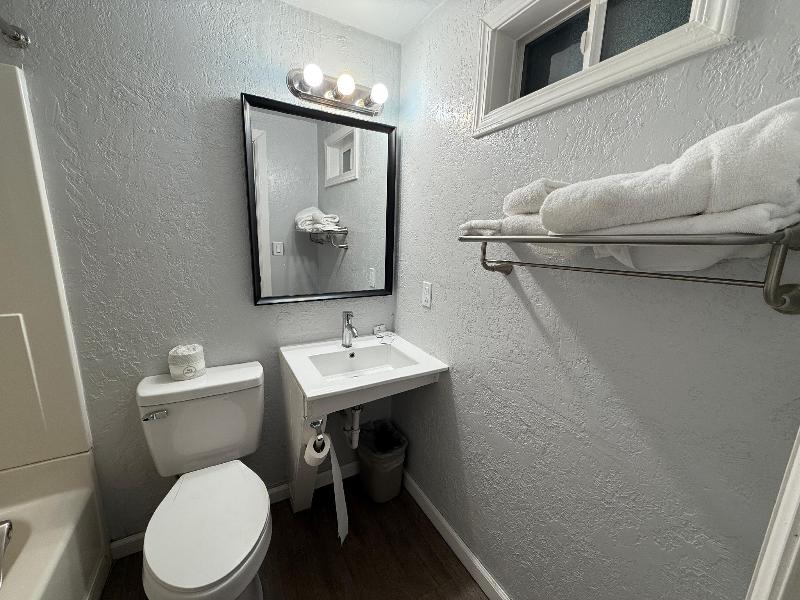 Budget Inn Bend image