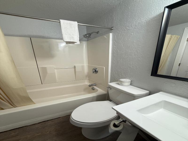 Budget Inn Bend image