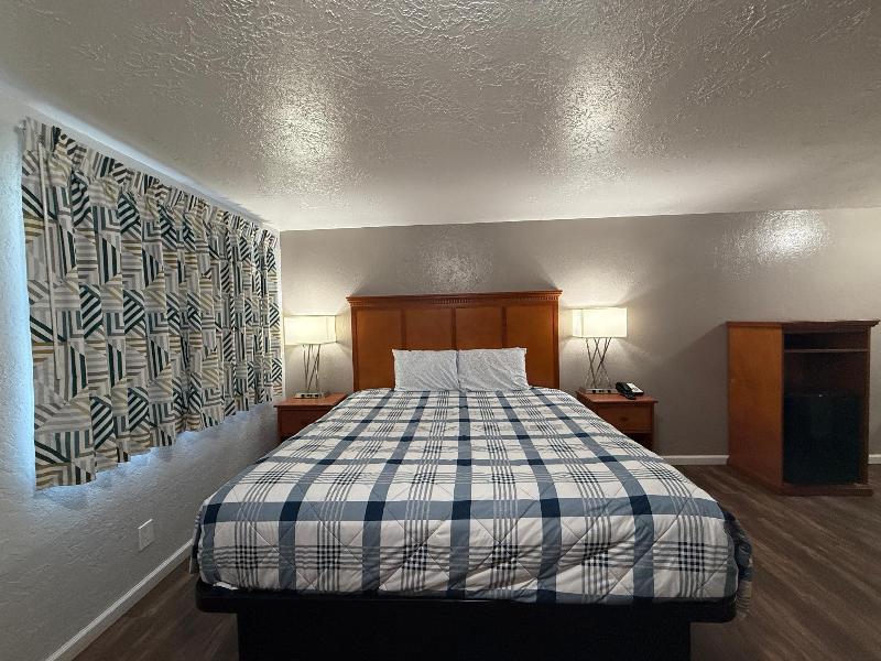 Budget Inn Bend image