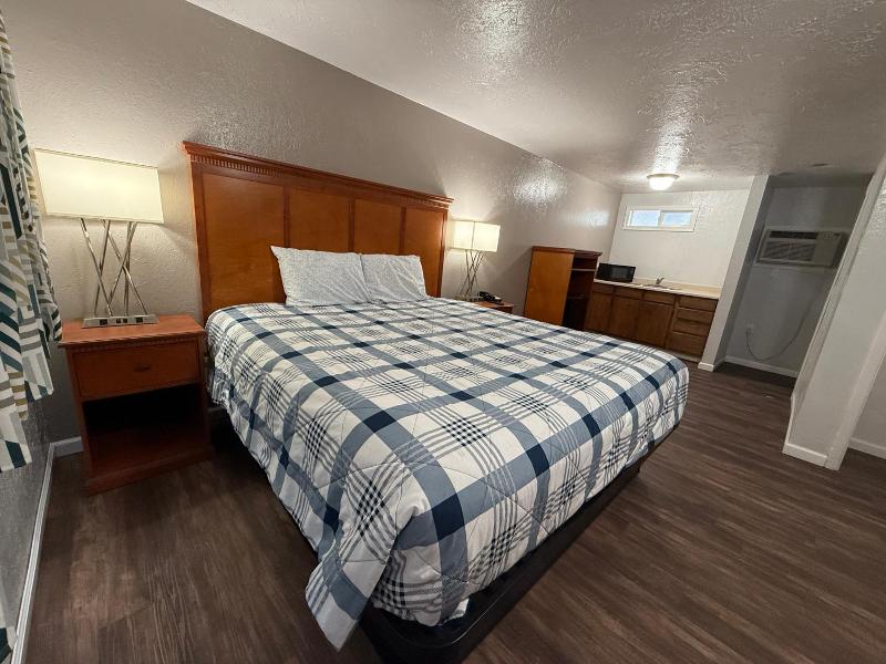 Budget Inn Bend image