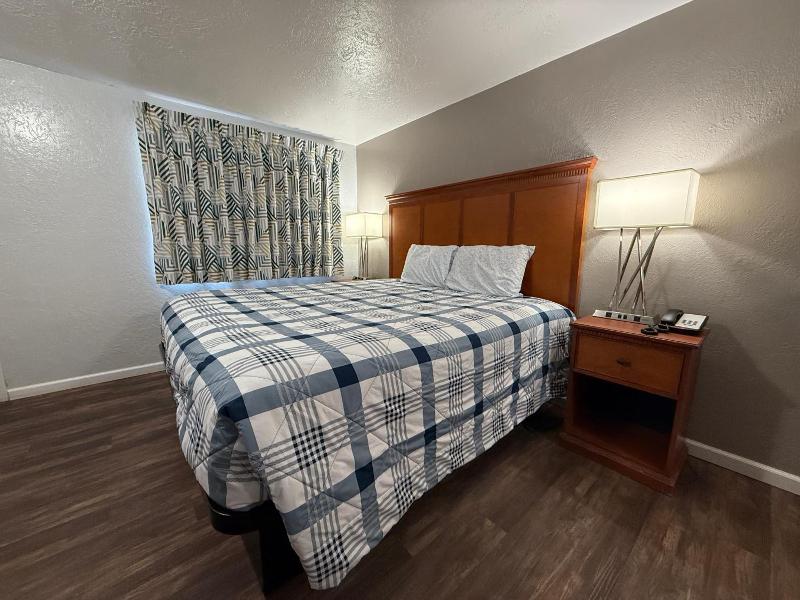 Budget Inn Bend image