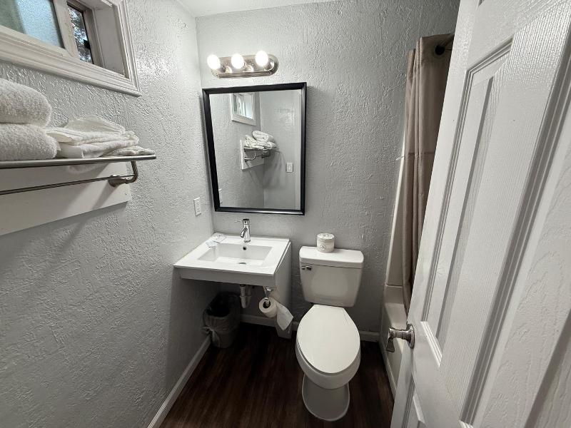 Budget Inn Bend image