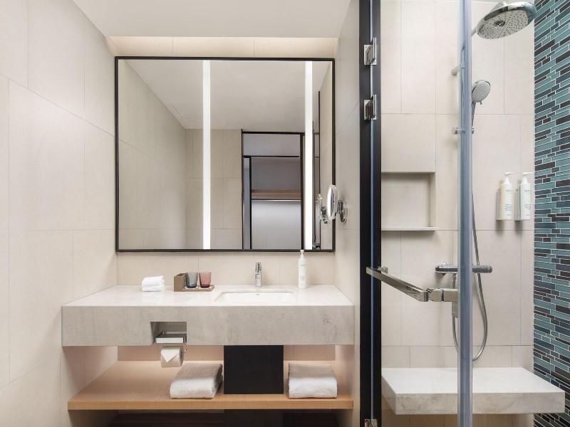 Fairfield By Marriott Hangzhou Wulin Square, China image