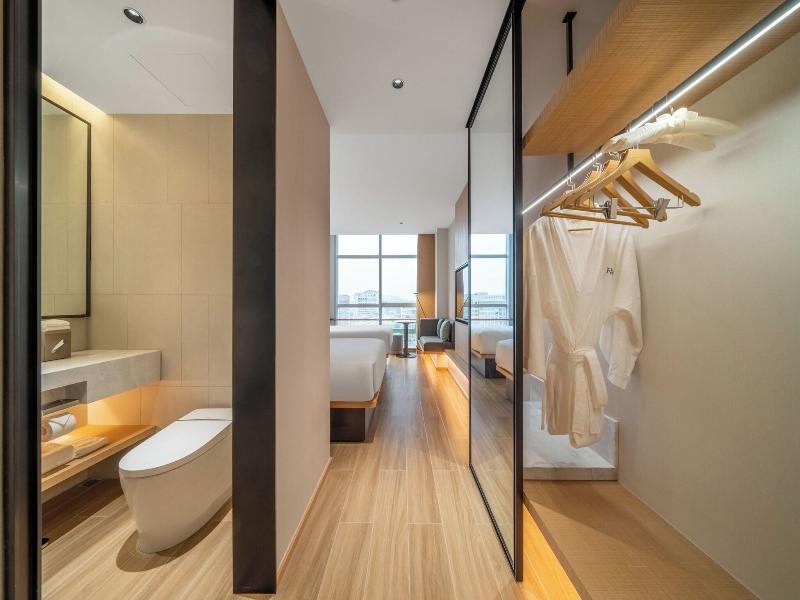 Fairfield By Marriott Hangzhou Wulin Square, China image