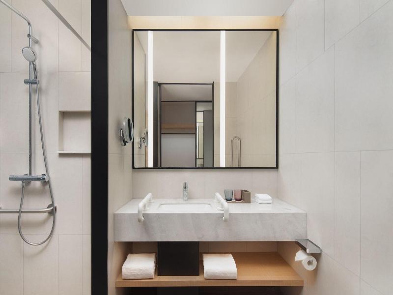 Fairfield By Marriott Hangzhou Wulin Square, China image