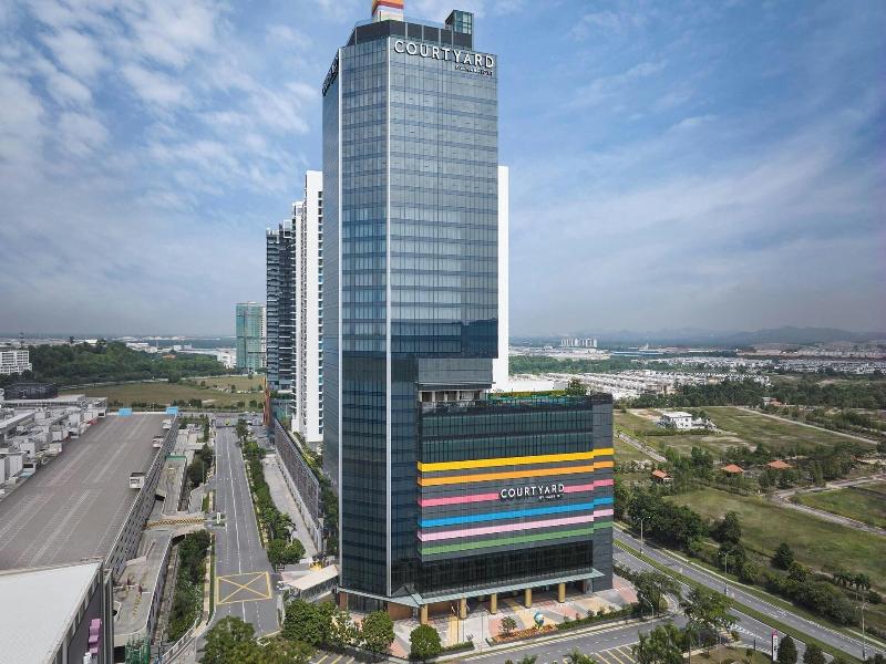 Courtyard By Marriott Setia Alam image