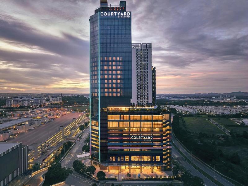 Courtyard By Marriott Setia Alam image