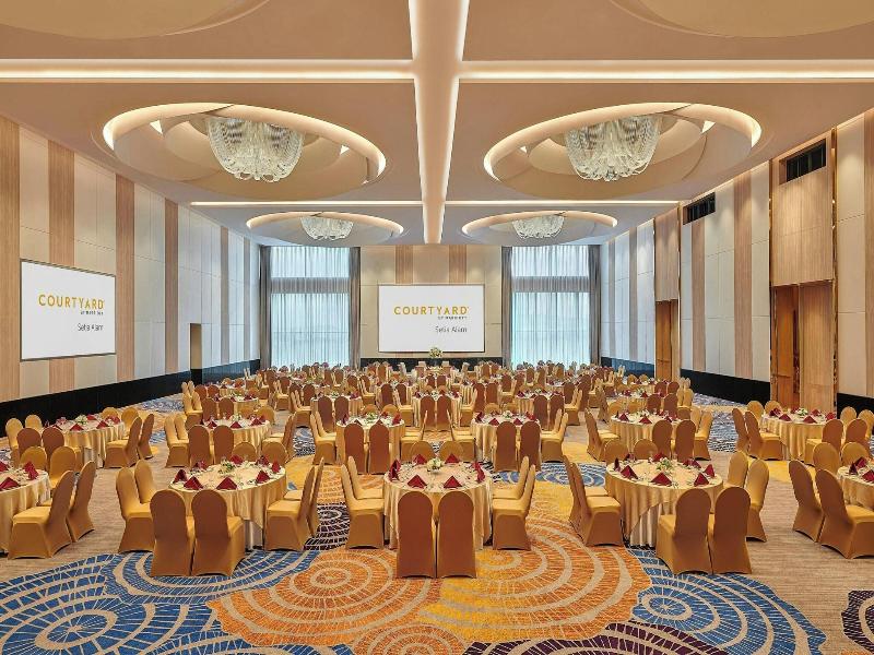 Courtyard By Marriott Setia Alam image