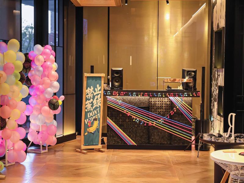 Renaissance Beijing Haidian Hotel image