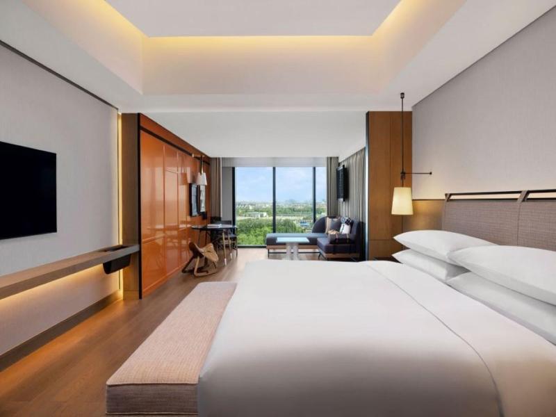 Renaissance Beijing Haidian Hotel image