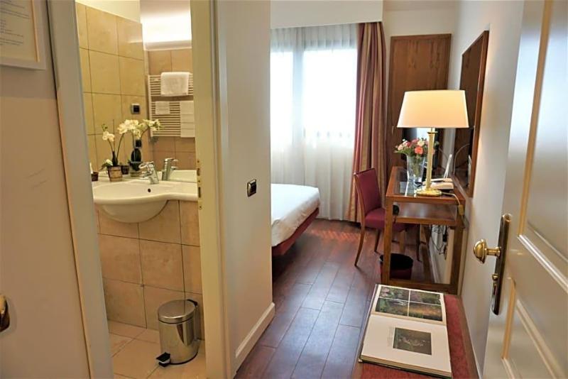 Delta Hotel image