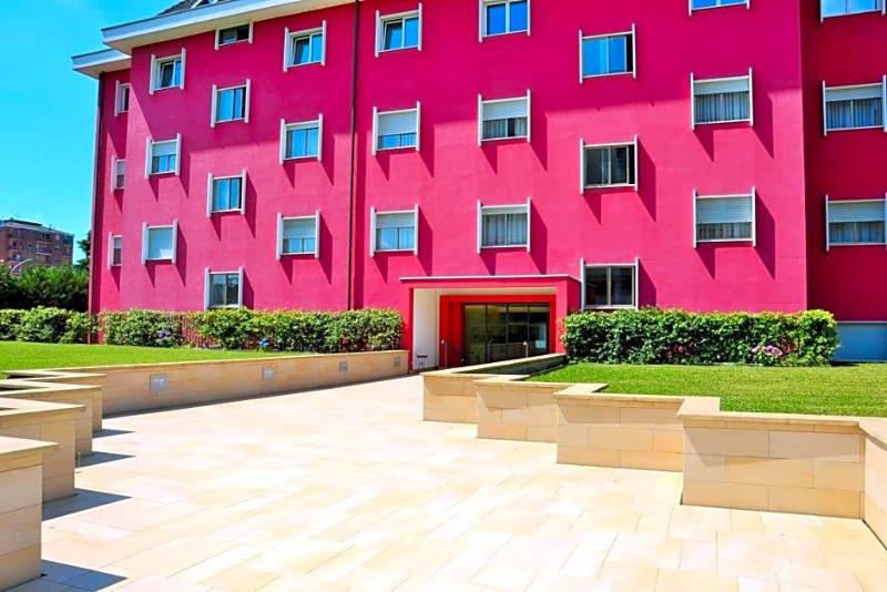 Delta Hotel image