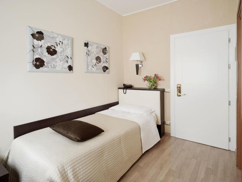 Hotel Aurora image