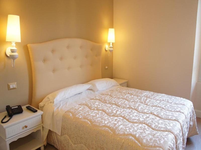 Hotel Aurora image