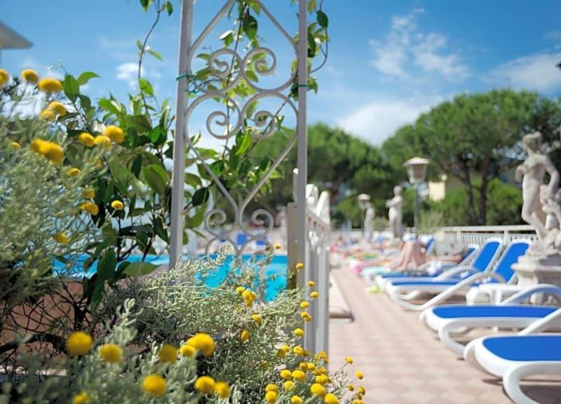 Hotel Trevi image