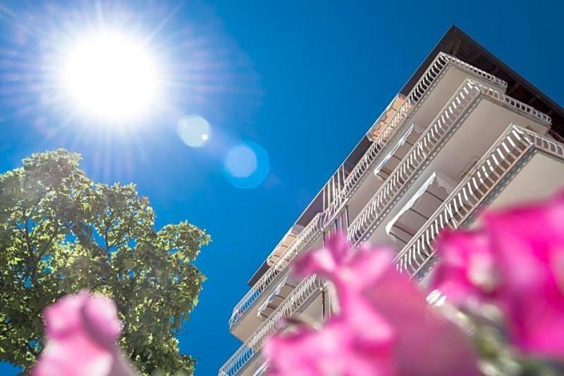 Hotel Trevi image